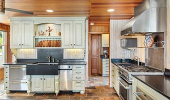 4 Hull Cove St, Jamestown, RI 02835