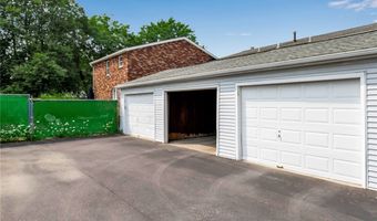 77 Sundridge Dr, Amherst, NY 14228