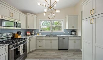 2515 E Primrose Ln, Altamont, IL 62411
