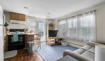 41 Perry Ave, Middletown, RI 02842