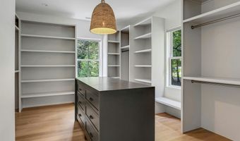 13 Sunswyck Rd, Darien, CT 06820
