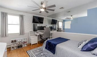 7 Oakcrest Dr, North Providence, RI 02904