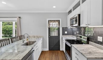 6 Harbor Pkwy, Clinton, CT 06413