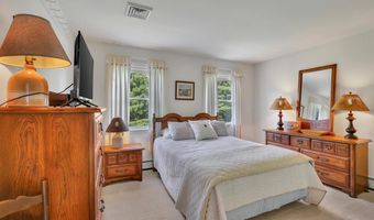 1 E Gate Rd, Danbury, CT 06811
