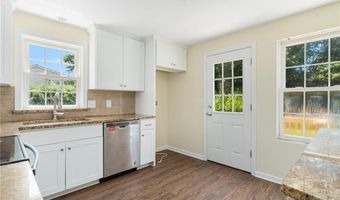 208 W View Rd, Middletown, RI 02842