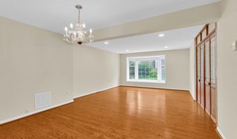 7428 FOUNTAIN HEAD Dr, Annandale, VA 22003