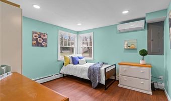 4 Sherbrooke Rd, Barrington, RI 02806
