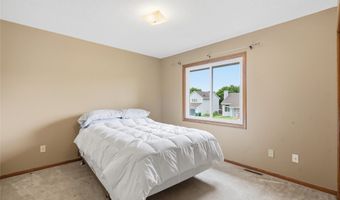 1209 8th Ave SE, Altoona, IA 50009