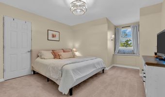 65 Serpentine Dr, Bayville, NJ 08721