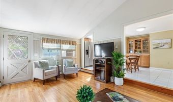 1 Joann Dr, Barrington, RI 02806