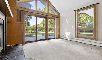 521 W SENECA Dr, Appleton, WI 54911