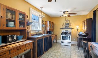 137 E 1400 Rd, Baldwin City, KS 66006