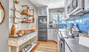 21 Mount St 4A, Bay Head, NJ 08742