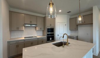 120 Peeps Ct, Adkins, TX 78101