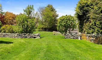 6 Baldwin Rd, Middletown, RI 02842