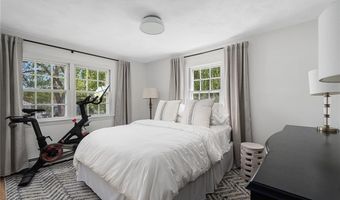 45 Meadowbrook Dr, Barrington, RI 02806