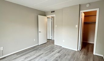 118 ROBERTS Ln 300, Alexandria, VA 22314