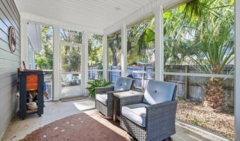 72 13th St, Apalachicola, FL 32320