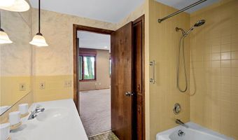 451 Reflection Rd, Apple Valley, MN 55124