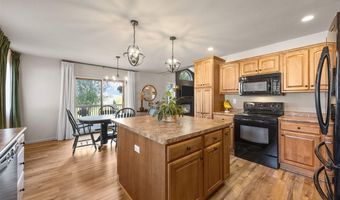149 Country Club Ct, Anamosa, IA 52205