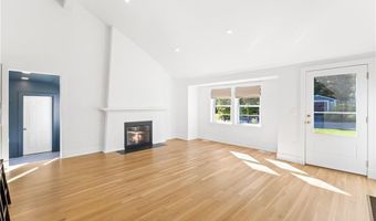 7 Carpenter Ave, Barrington, RI 02806