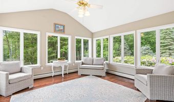 9 Hubbard Rd, Amherst, NH 03031