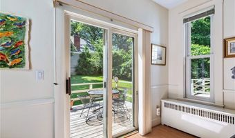 245 Eustis Ave B, Newport, RI 02840