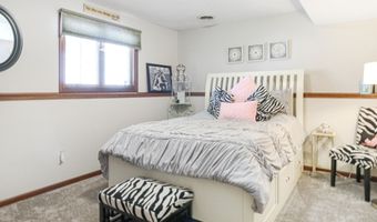 3 Linda Ln, Aberdeen, SD 57401