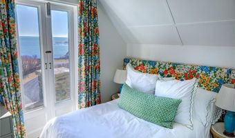 6 Price's Cove Ave, Newport, RI 02840