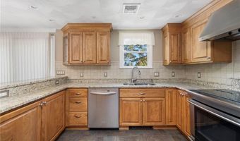 40 Quail Hollow Rd, Cranston, RI 02920