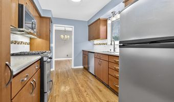 1040 E MOORPARK Ave, Appleton, WI 54911