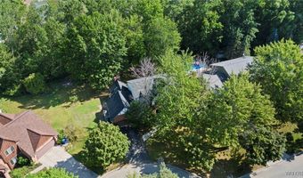 81 Plumwood Ct, Amherst, NY 14051