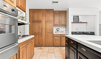 8337 Lennox Ave, Los Angeles, CA 91402
