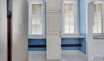 17 E 33rd St, Savannah, GA 31401