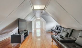 86 Pine Brook Rd, Bayonne, NJ 07035