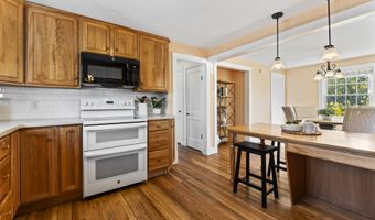 17 US Route One, Falmouth, ME 04105