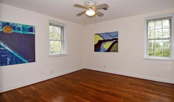 2829 S ABINGDON St B, Arlington, VA 22206