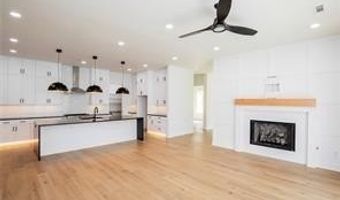 3406 Scoggins Rd, Bentonville, AR 72713