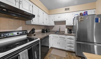 516 Wellington Pl, Aberdeen, NJ 07747