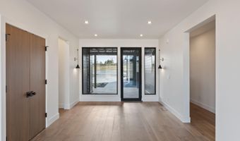 3118 NW Crossing Dr, Bend, OR 97703