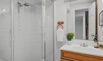 2373 Hiddengarden Ct, Ballwin, MO 63021