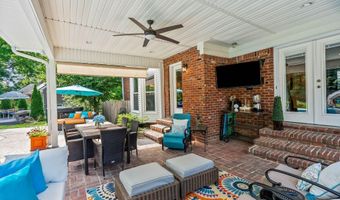 11806 E Arbor Dr, Anchorage, KY 40223