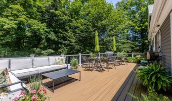 12 Lyndenwood Dr, Brookfield, CT 06804