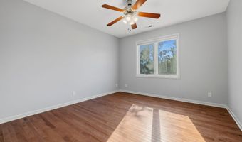 4002 Edgewater Dr, Ames, IA 50010