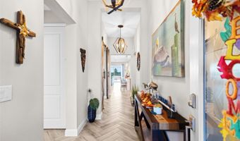 5822 SILVER SUN Dr, Apollo Beach, FL 33572