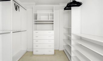 1000 W Island Blvd 2407, Aventura, FL 33160