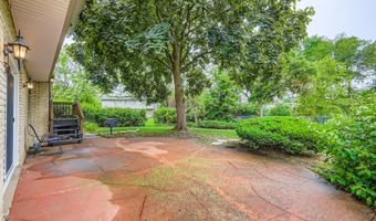 907 E Crabtree Dr, Arlington Heights, IL 60004