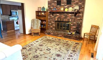 1221 E Linden St, Algona, IA 50511