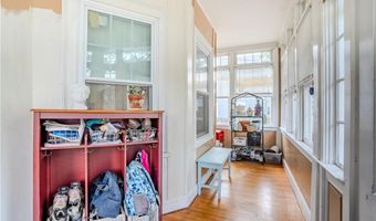 48 Central St, Warwick, RI 02886