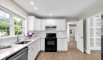 153 Cedar St, Belfast, ME 04915